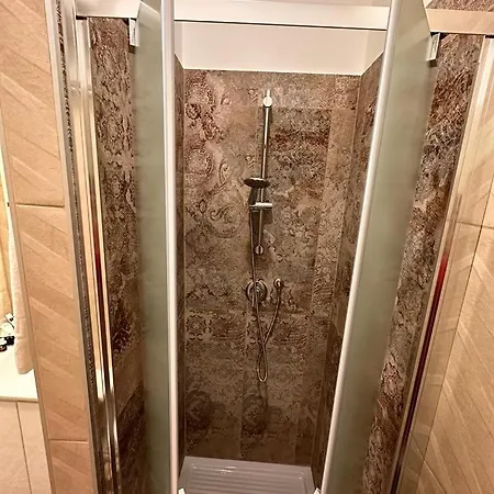 לינה וארוחת בוקר Dimora In Centro 3*